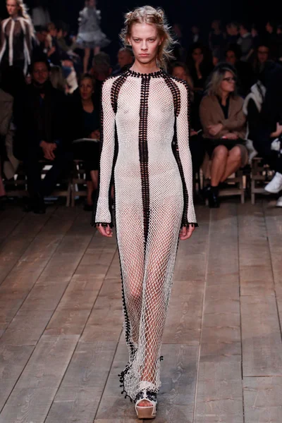 Look 10